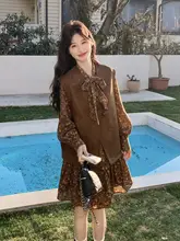カラフルなヴィンテージ風マタニティベストワンピース【春用・フラワープリント・高級感あるデザイン】（セットアップ対応）