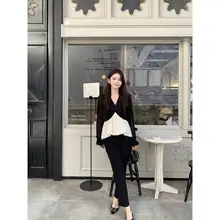 黒のスリット入りタイトパンツ【秋用・高腰・スリムフィット・カジュアル】
