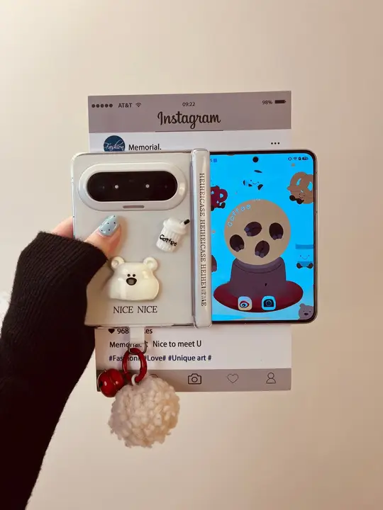 華為PuraXMax用全包型スマホケース【かわいい立体コーヒーグマ・米白・毛球付き・スチールフレーム・折りたたみ式】