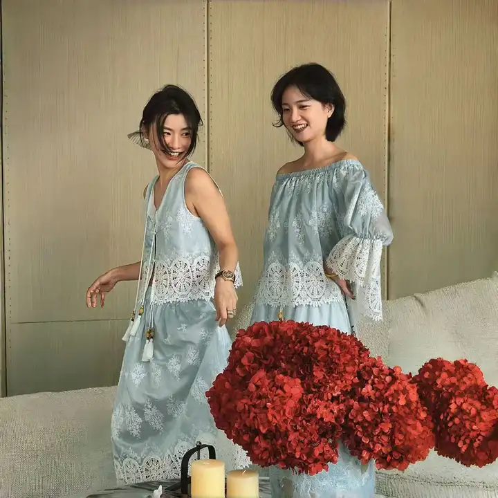 氷河ブルーシリーズのデザイナー刺繍シャツとスカートのトップス【春用・美しい刺繍】（セットアップ対応）