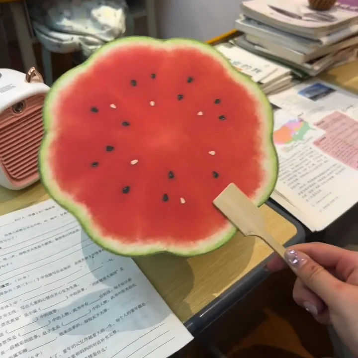 西瓜デザインの手持ち扇子【夏の清涼感・リアルなデザイン・ギフトに最適】