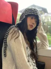 手編みレトロブラックグレー縞模様ニット帽【耳あて付き・可愛いデザイン】