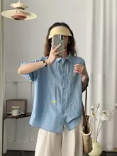 カラフルな刺繍デザインのデニムシャツ【半袖・フィット・コットン素材】