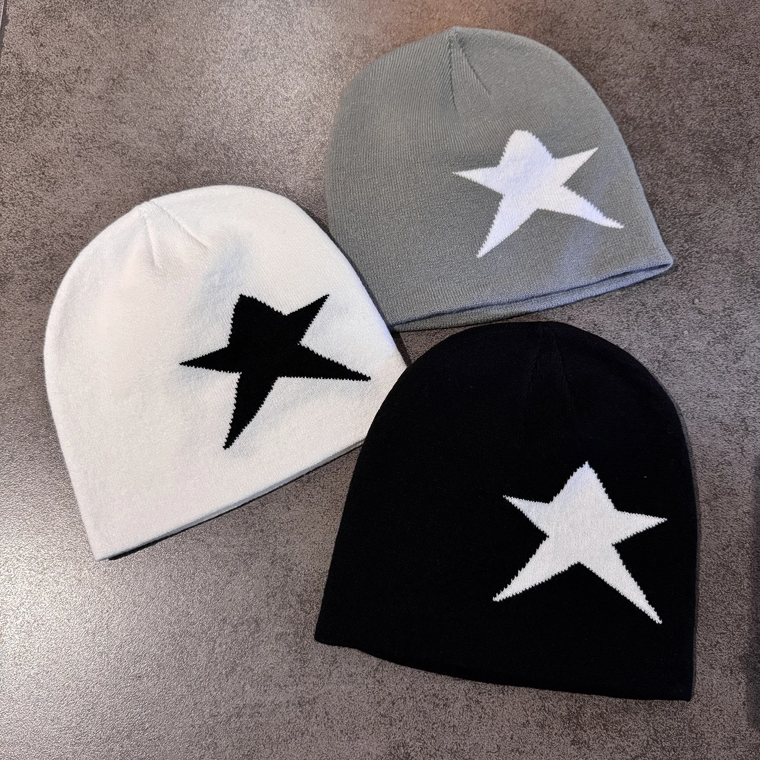 NY hat とは？シンプルな五角星ニット帽が解決する、通勤と冬の寒さの悩みとは