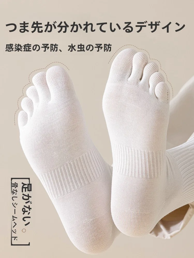 50代の足元を守る靴下は、素材の耐久性が鍵を握っている？