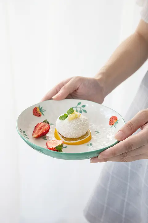 かわいいいちごデザインの食器セット【陶器製・家庭用・朝食用・シンプル】