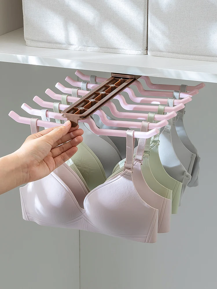 クローゼットの奥行きを活かすための収納アイテムは？スライド式伸縮ハンガーが解決するリアルな悩み
