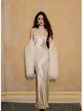 ドレス風のサテン素材 Vネックバックレスワンピース【長めのフワフワフェイクファコート付き・フィット感良好】（セットアップ対応）
