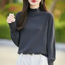 デザイン性高い薄手ハイネックニットトップス【長袖・スリット入り・スタッズ装飾】