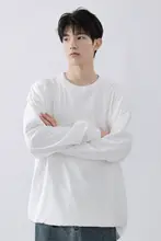 重厚感のあるコットン製白長袖Tシャツ【メンズ・春秋用・プレーンデザイン】