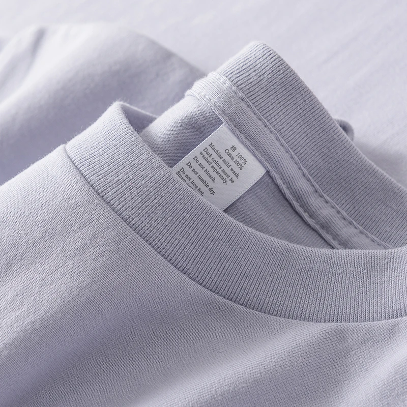 霧がかった紫のコットンTシャツ：男女兼用の夏用短袖で着心地と通気性を実証