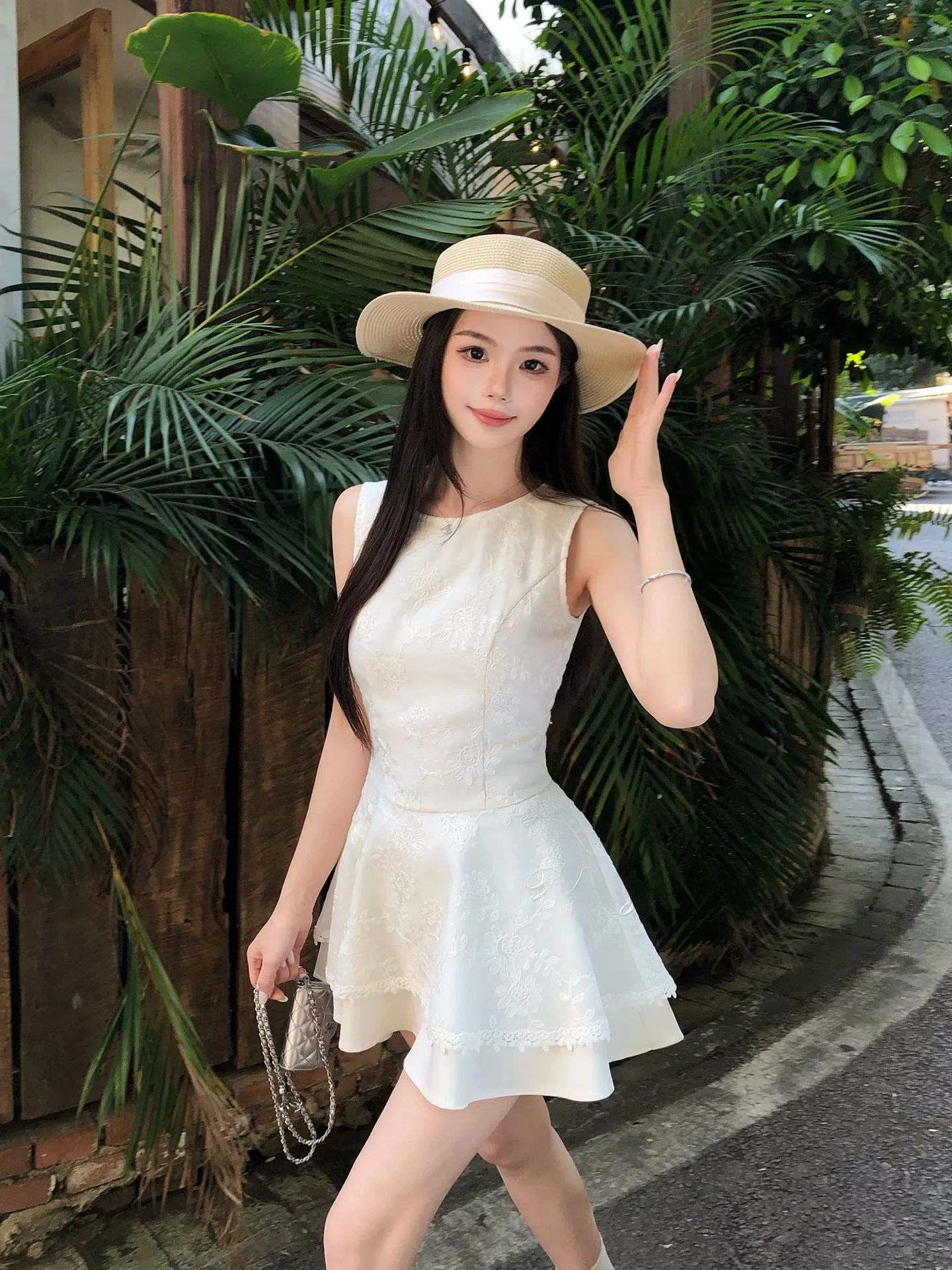 40代の女性が通勤で悩む「着るだけで気分が上がる」ドレスは？
