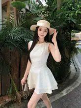 優雅なデザイン！浮彫レース花柄のウエスト絞りドレス【春用・レディース】