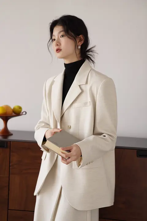 デザイン性のある薄手の女性用ジャケット【小柄向け・スーツスカート・春用】（セットアップ対応）