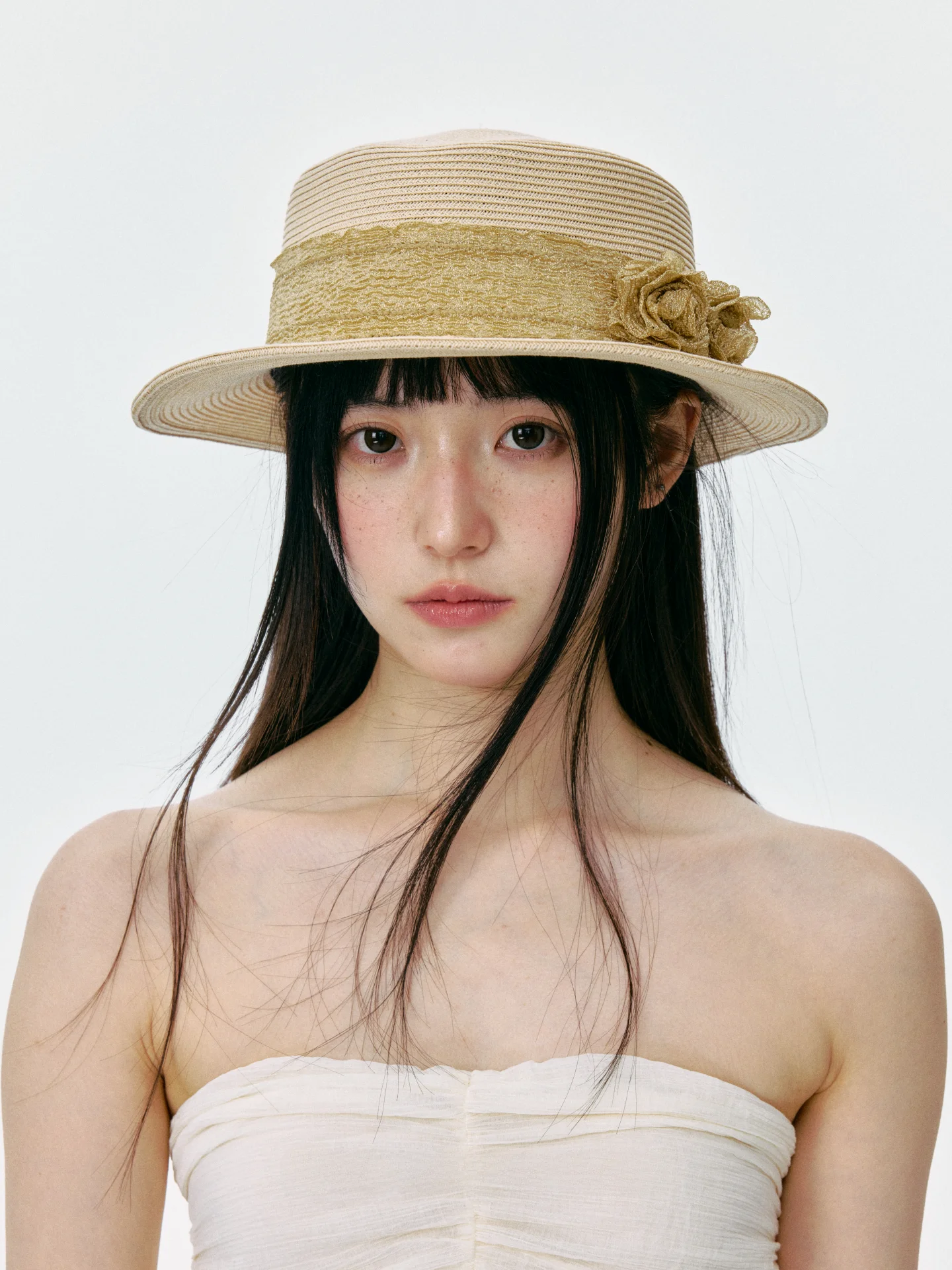 優雅な花デザインの平たい帽子：アウトドアで快適な日焼け対策を実現