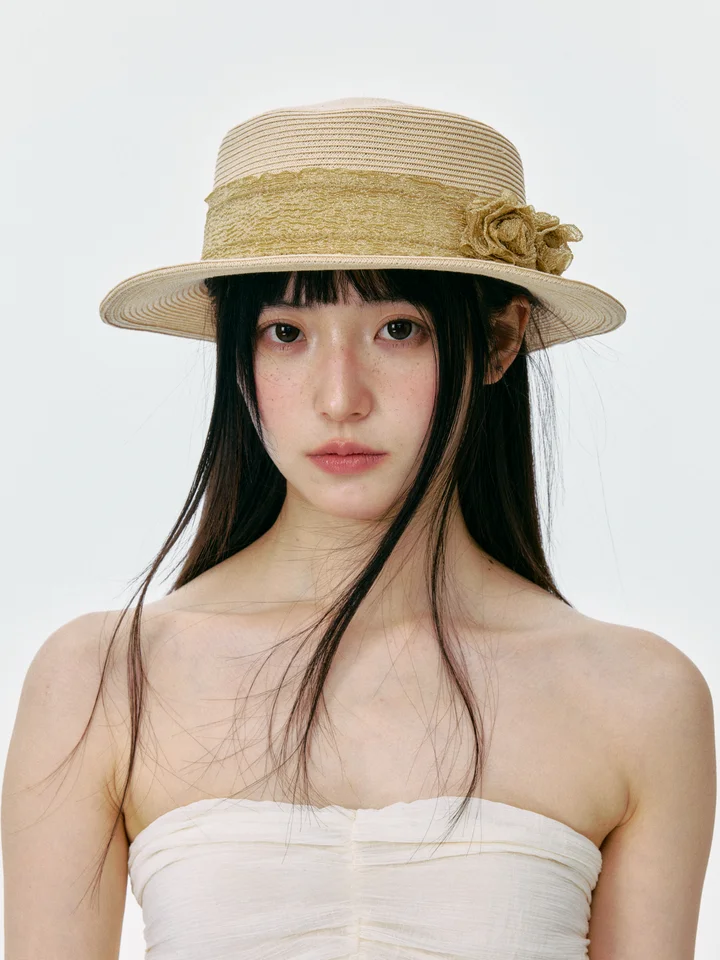 優雅な花デザインの平たい帽子【春夏秋・アウトドア・日焼け対策・リゾート用】