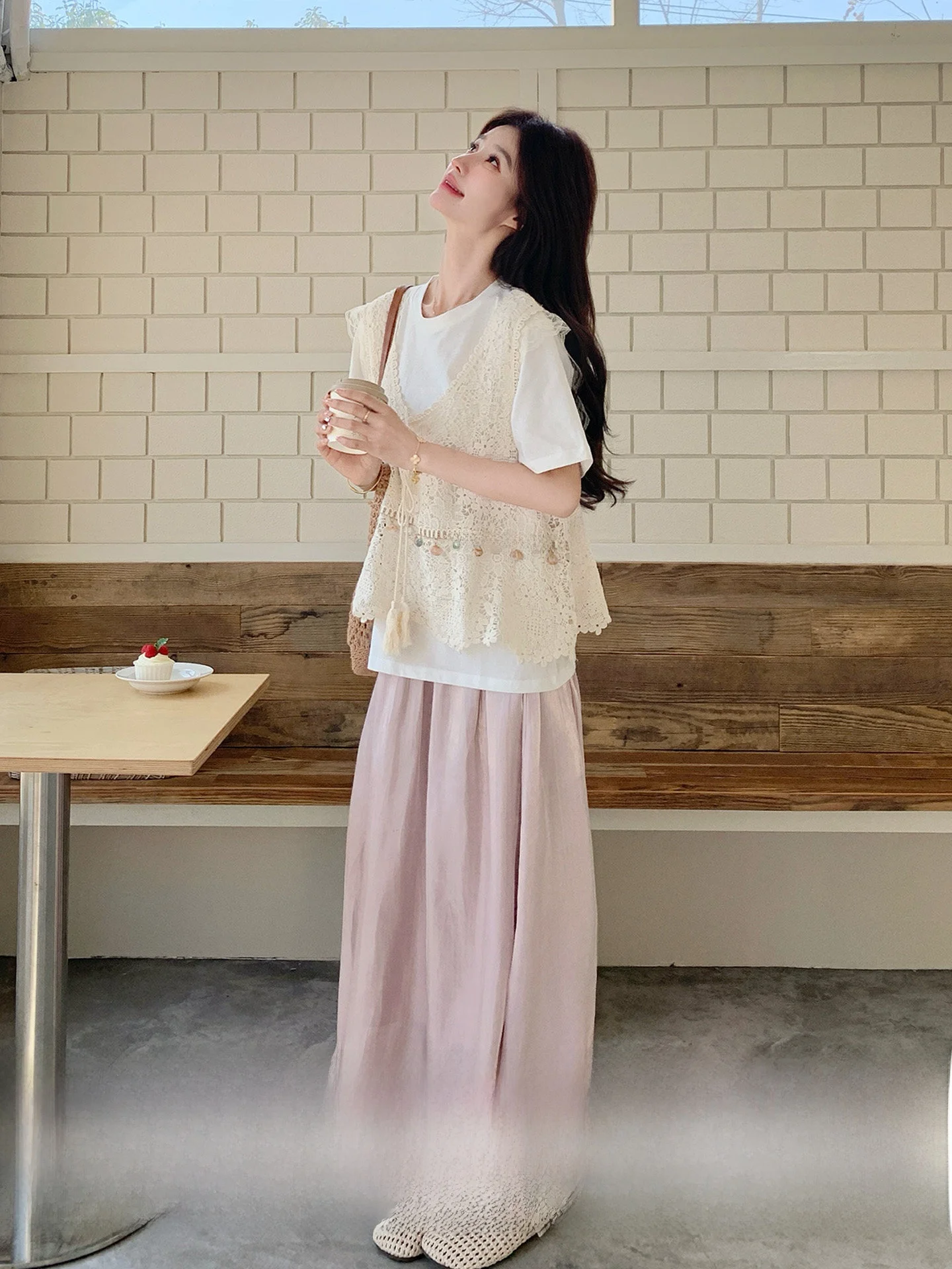 40代女性に合うレースブラウスのコーデは？厳選4選で着こなしの自信を取り戻そう