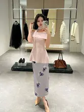 肩出しデザインのニットトップス【アシンメトリー・スリット入り・女性用】