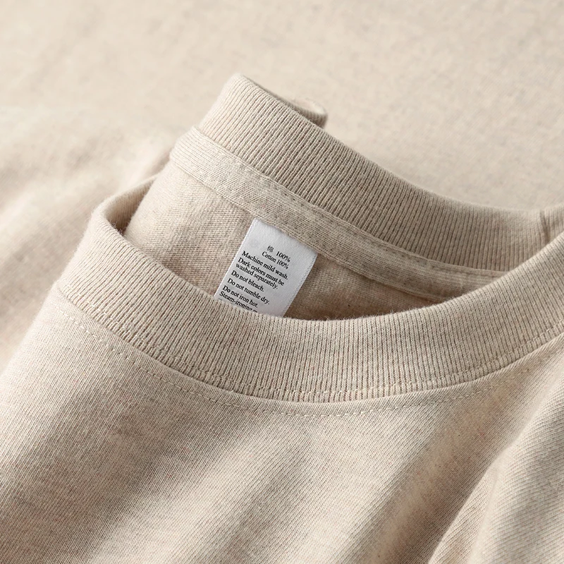 クリームベージュのラウンドネック半袖Tシャツ：サンドベージュ色のシックな日常着用法と実際のトーン特性