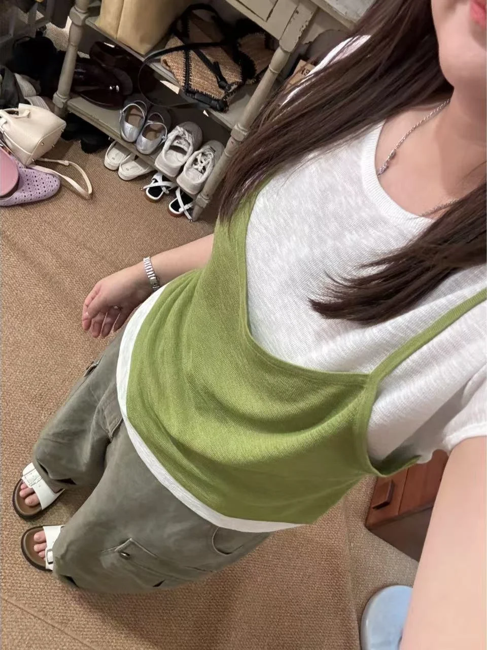 通勤風のtシャツコーデに悩むなら、このセットアップが救う理由は？