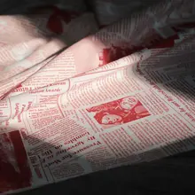 赤い新聞風デザインの字母プリントコットン高級シャツ生地【春夏用・ストリートファッション】