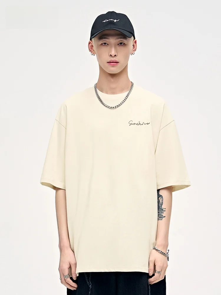 夏のメンズTシャツで迷うなら、この1点が救いになる？