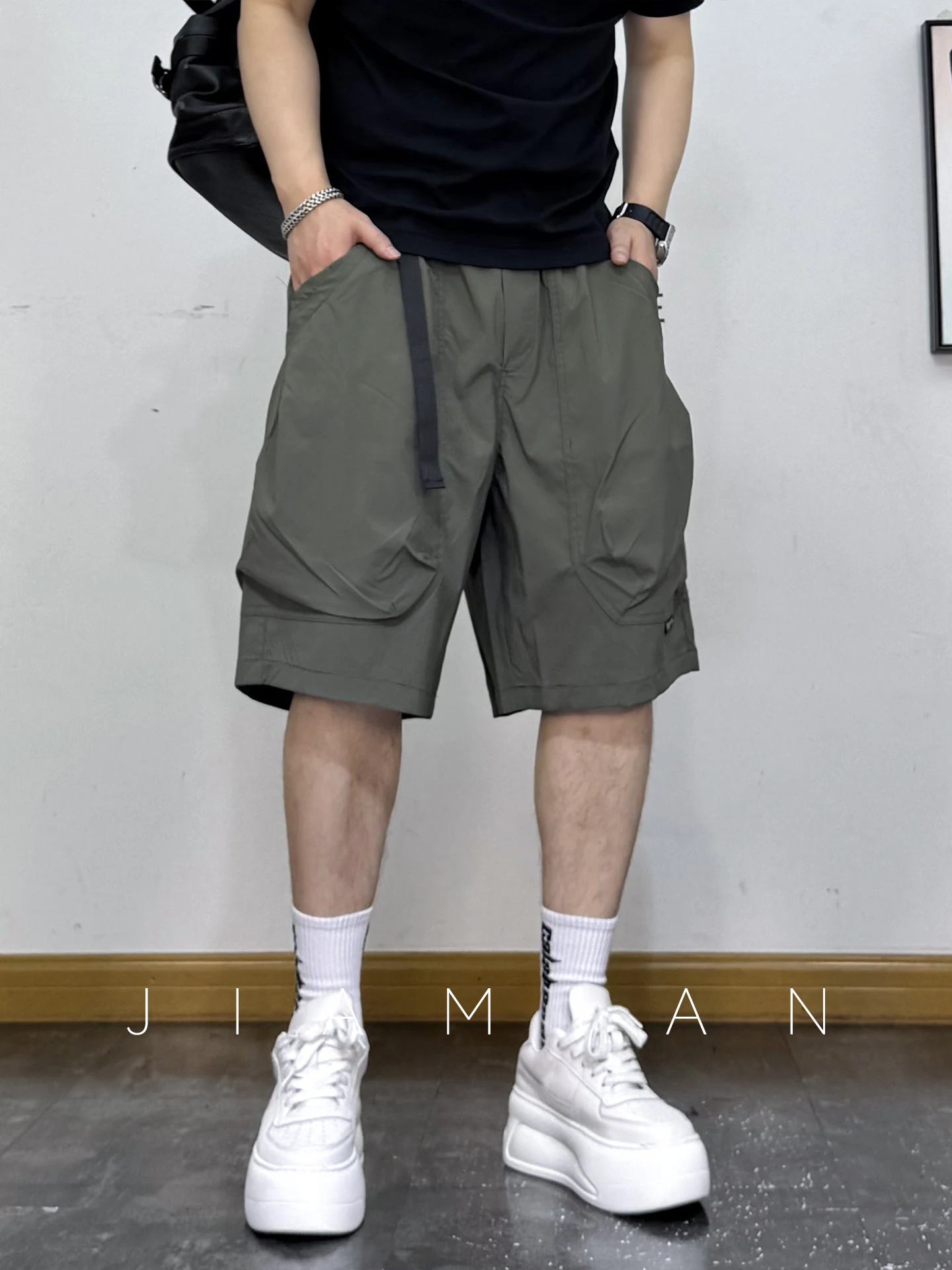 中学生私服男子 何を着る？工装風のクロップドパンツが通学に最適な理由とは