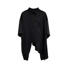 デザイン性のある不規則なシルエットの黒い長袖シャツ【ダークスタイル】