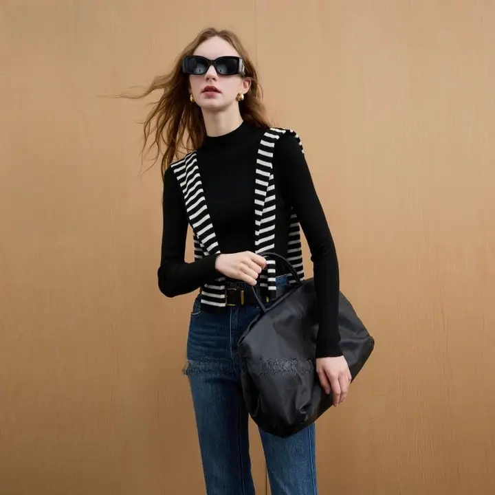 無縫一体型の三色ハイネックニットセーター【フィット感・秋冬用】