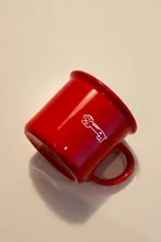 goodfornothing 紅い犬の陶器製マグカップ【ミルク・コーヒー用】