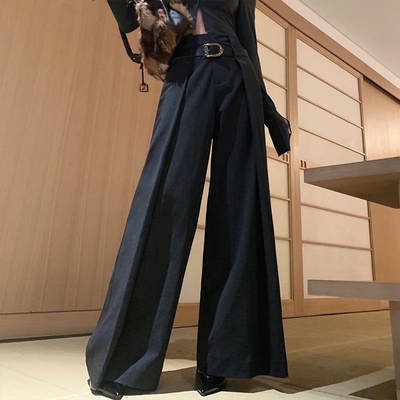ワイドストレートスラックスを選ぶときに迷うなら、この1点が鍵です