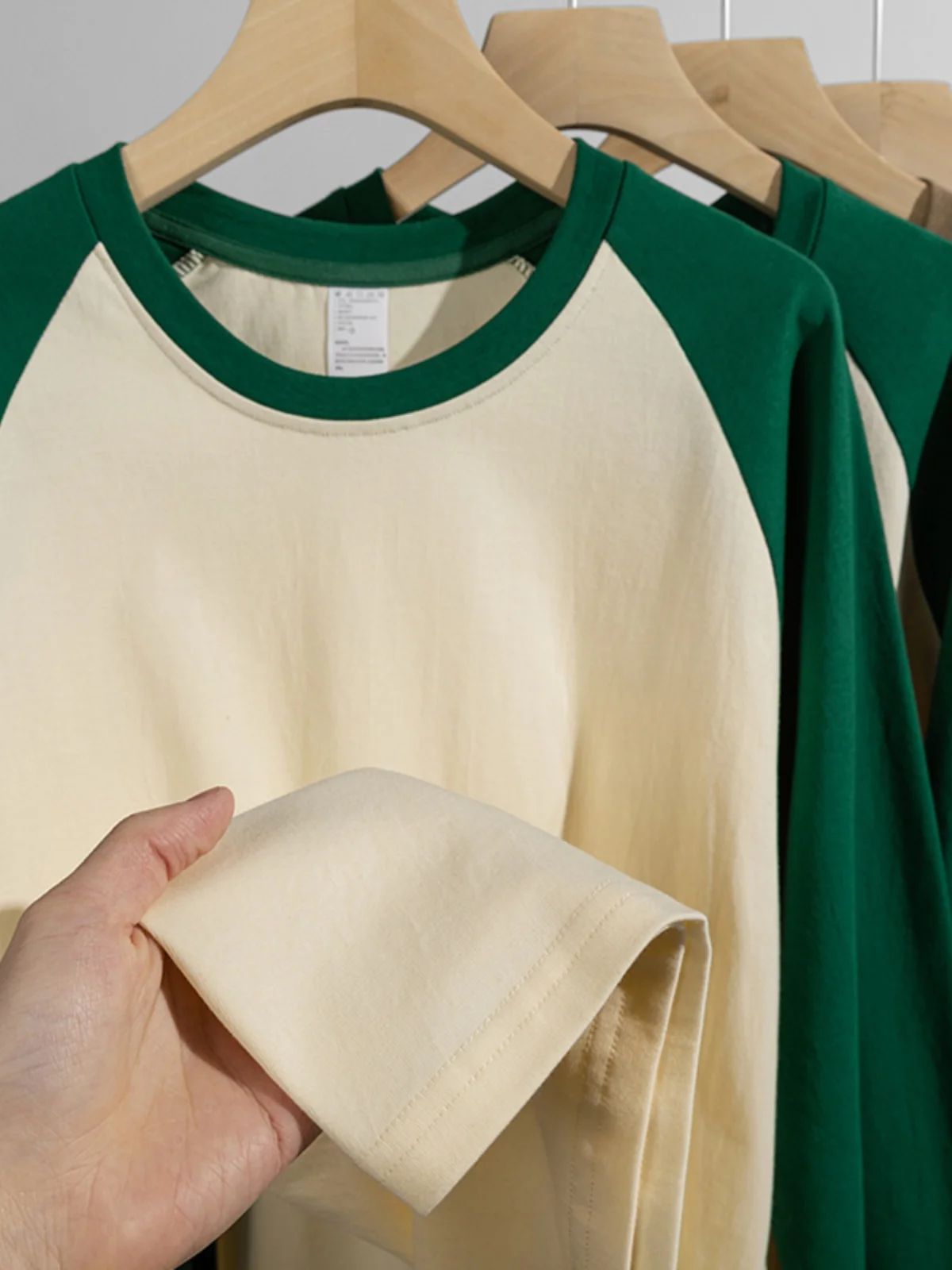長袖Tシャツの重ね着で失敗しない方法は？
