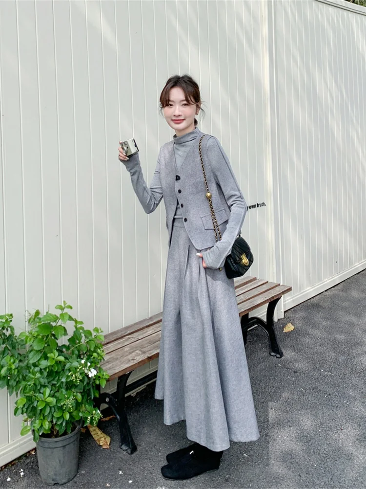 グレーとブルーのバランスが難しい？そんな悩みを解決する、今こそ選ぶべきコーデアイテムとは？