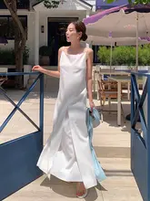 高級感のある白色の圧褶デザイン開叉キャミソールワンピース【夏用・フレンチスタイル】