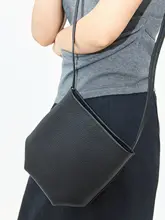 レトロデザインのミニバケツバッグ【ライチ風レザー・調整可能なショルダーストラップ・ショルダー／斜め掛け】
（セットアップ対応）