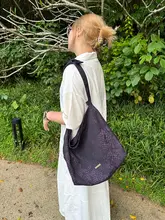紫色の蛇柄ワンショルダー斜め掛けバッグ【アート感漂うトートバッグ】