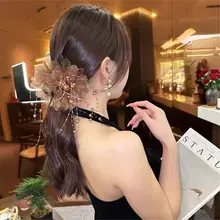 牡丹花デザインの羽毛フリンジ付きヘアクリップ【高級感・後頭部用・ボリュームアップ】