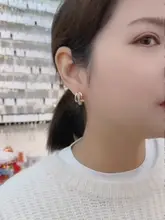 スタイリッシュなメタル製三重イヤリング【女性用・シンプルデザイン・高級感】