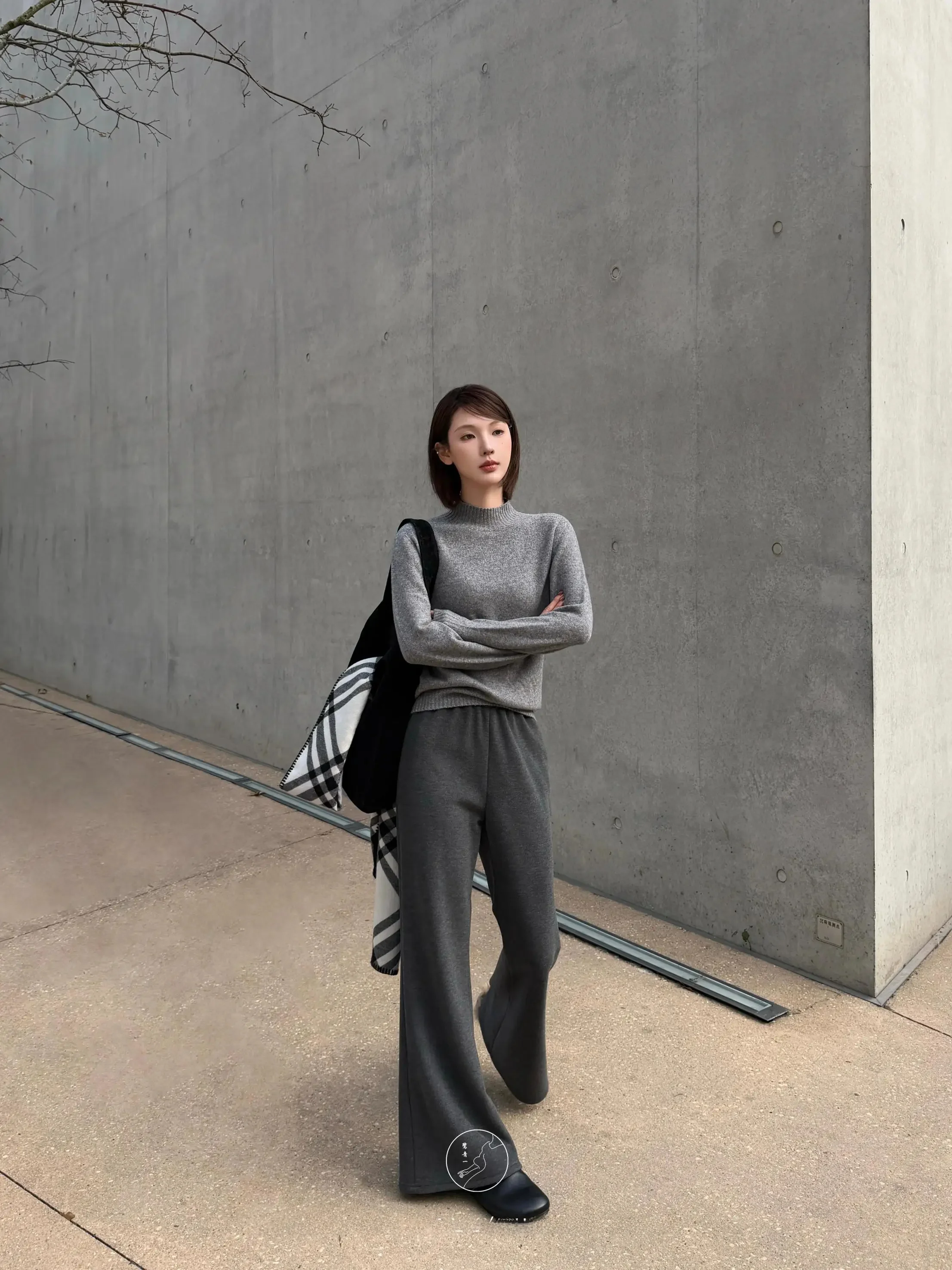 シンプルなデザインのウールパンツ【冬用・加绒・高級感・フィット感・フレア】の特徴と実用性