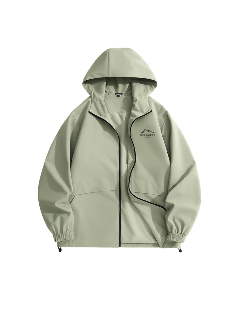 all weather parka と  ダウンジャケットの違いは？本当に雨の日にも着れるのか？