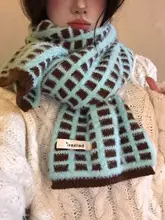 ブルーとコーヒー色のチェック柄フワフワニットスカーフ【秋冬用・保温・学生向け・首元暖か】