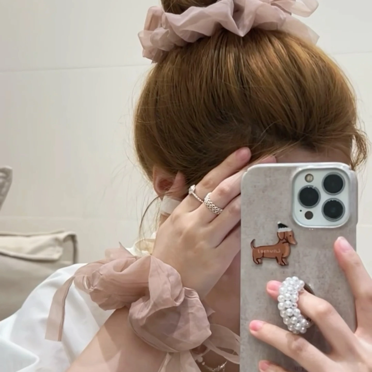 フリルニットを買うべきか？実は、もっと優れた「リボン付きヘアゴム」が隠れている