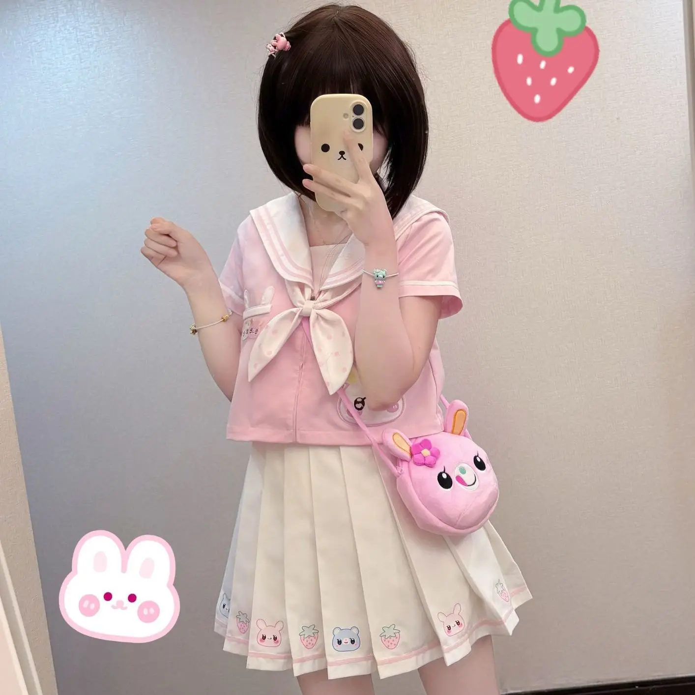 かわいい制服が夏にどんな風に見えるの？白粉の草莓柄水手服が解決するリアルなシーン