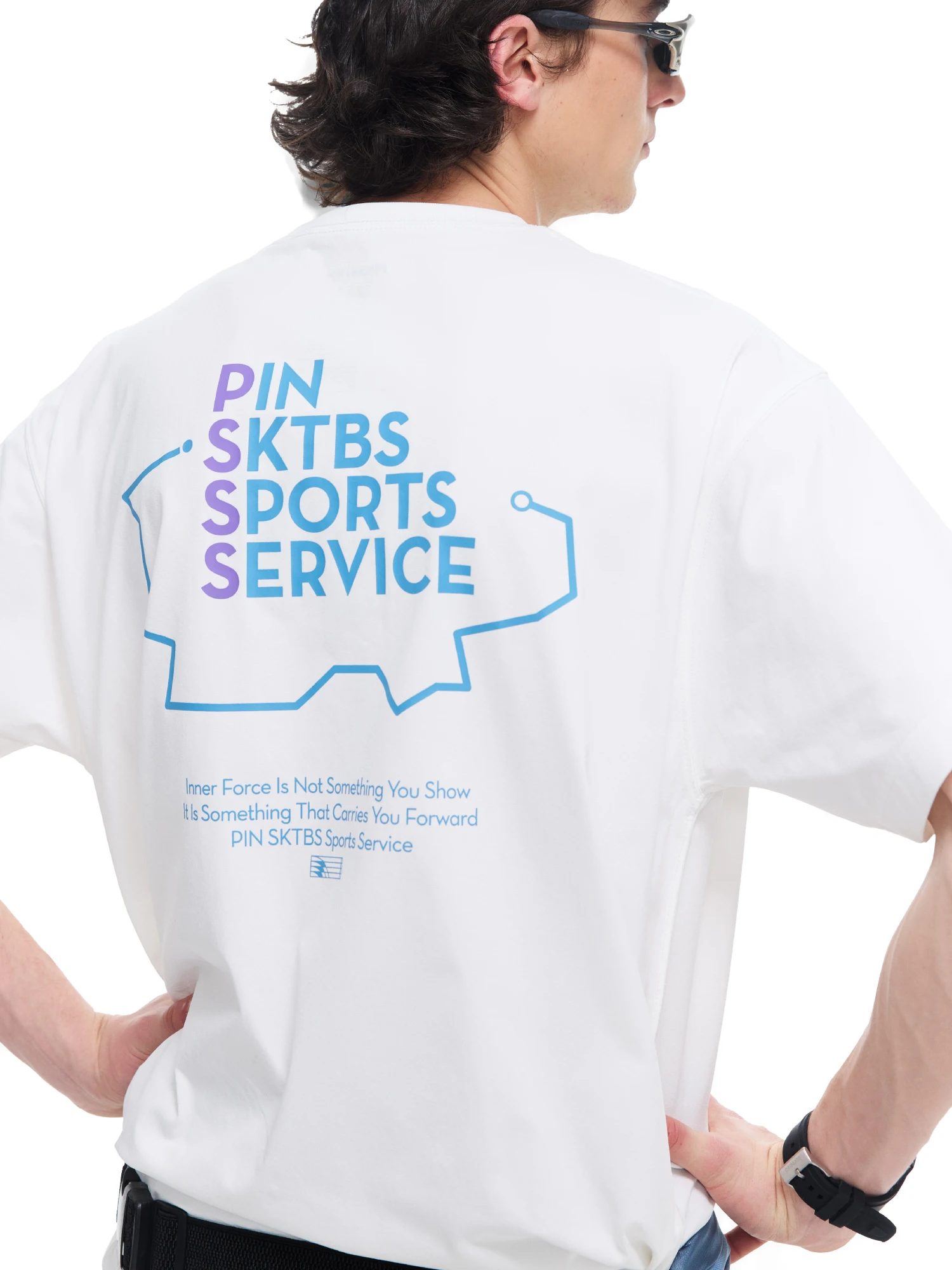 アウトドアで涼しくてスタイリッシュに過ごすには、どんなTシャツがおすすめ？
