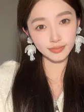 華やかな花とフリンジデザインのイヤリング【ティアード・特別デザイン・ブライダル用】