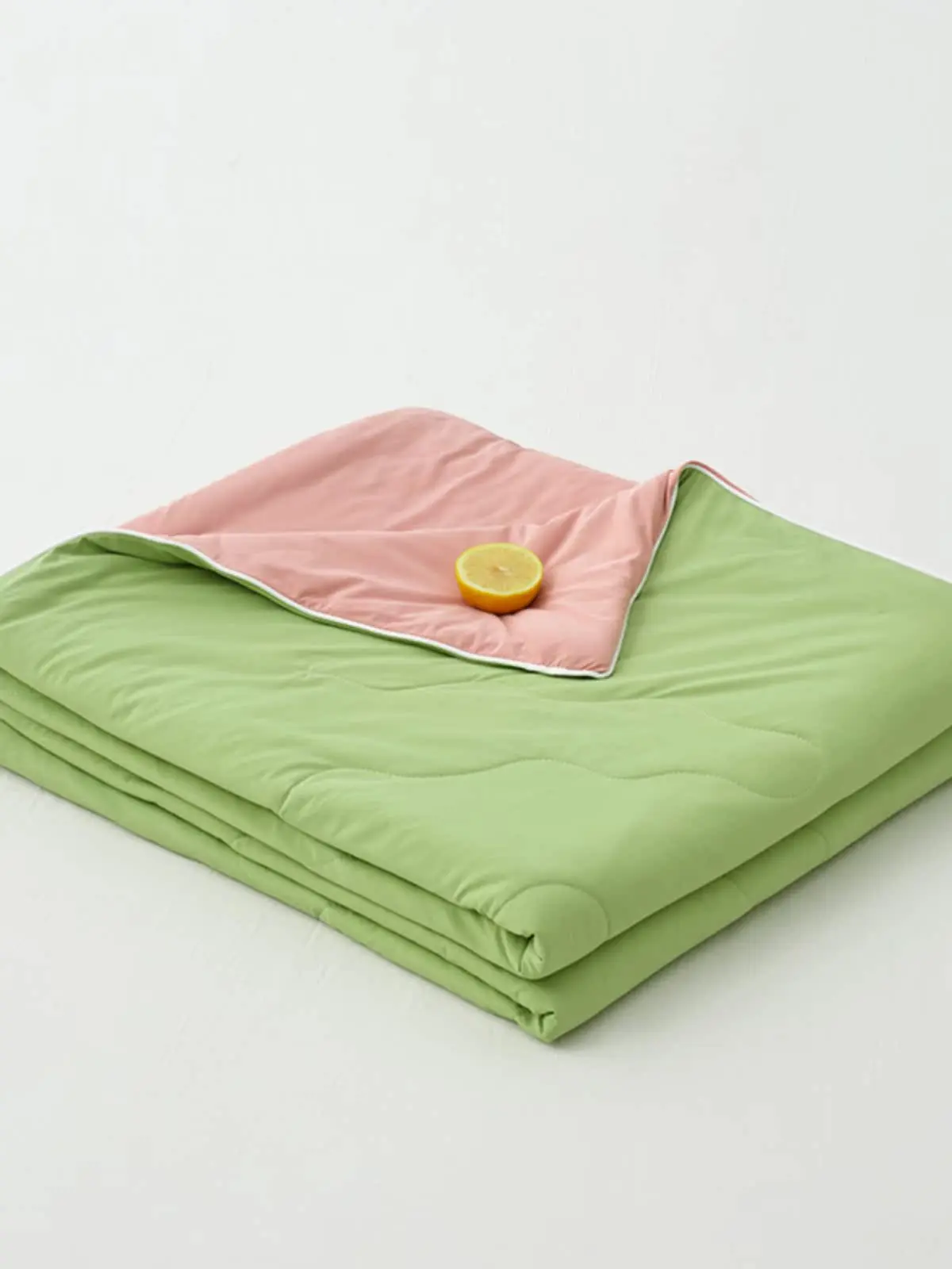 冷感ケットは夏の快適な睡眠を実現する？猫叔のスイカデザイン夏掛け布団を徹底解説