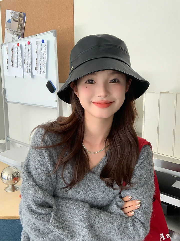 黒のレザー フィッシャーハット【秋冬用・顔周りをスッキリ見せるデザイン】