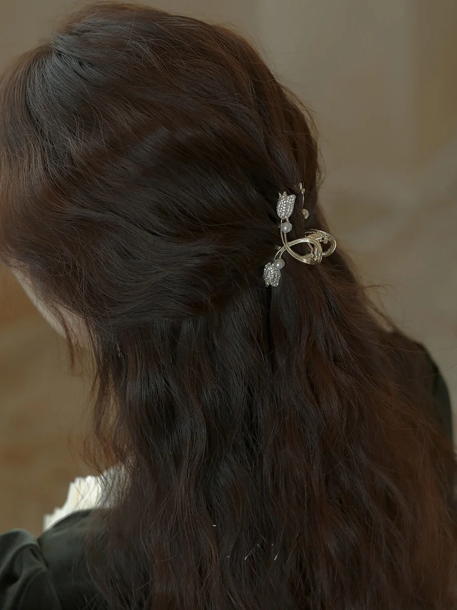 精巧な水晶付きハーフ アップヘアクリップ：小型後頭部用の実用性と選定基準