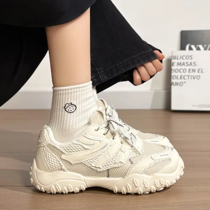 通気性のあるアウトドア登山シューズ【女性用・厚底・日常使い・学生向け】