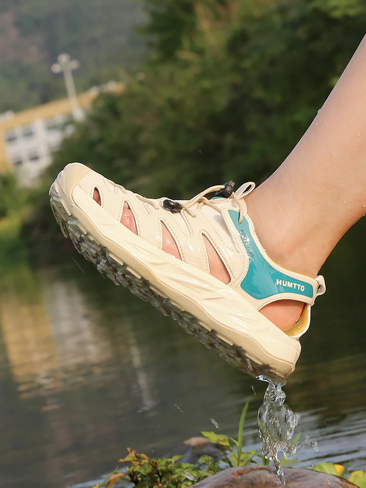 雨の日でも足が湿らない、夏のビーチスタイルを支える「ドーナツ型シューズ」は今、注目されていますか？